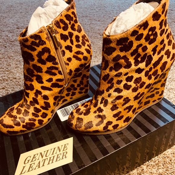 limited edition BRAND NEW Victoria’s Secret leopard wedge ankle boots￼ - Picture 4 of 7